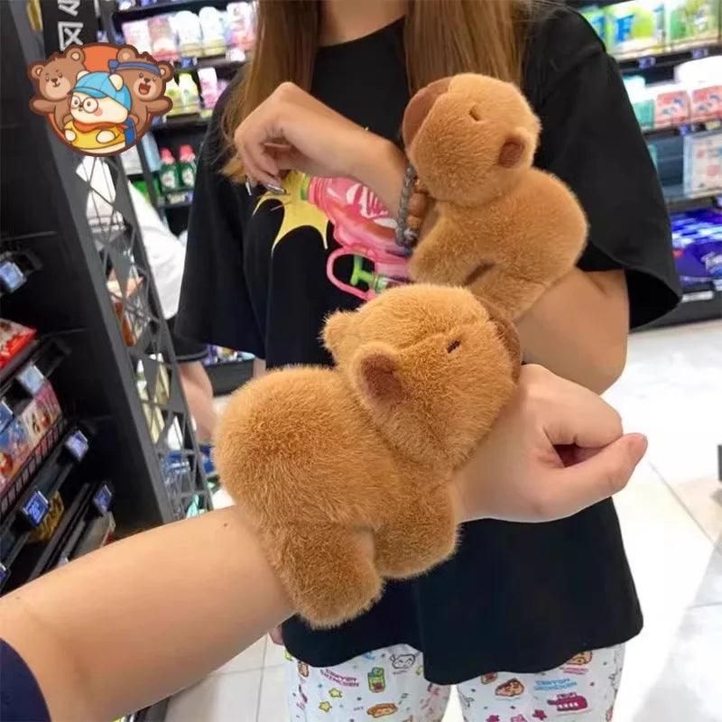 Bracelete Interativo de Animal Capivara - Brinquedo de Pelúcia para Crianças